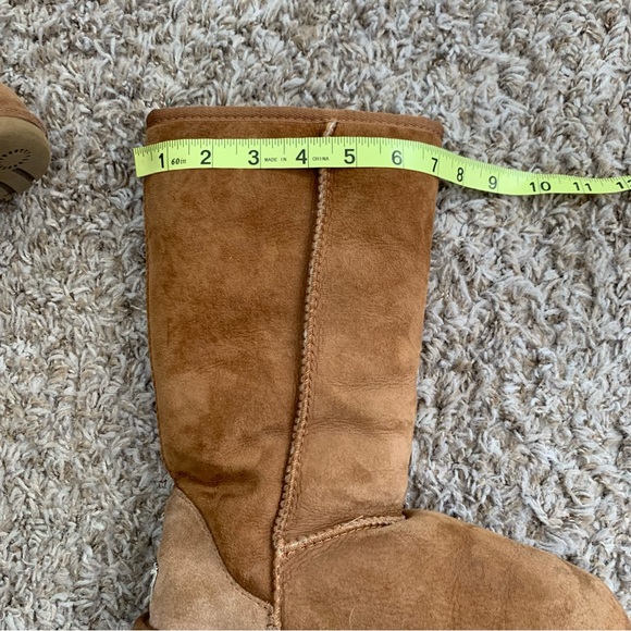 UGG Women's Classic Tall II Boot size 6 Chestnut Sheepskin Insole Suede Outer - Picture 8 of 16